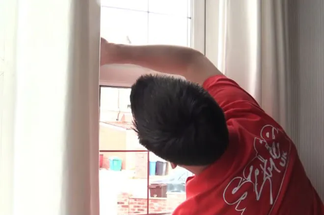 Safestyle Installer Dry The Frames